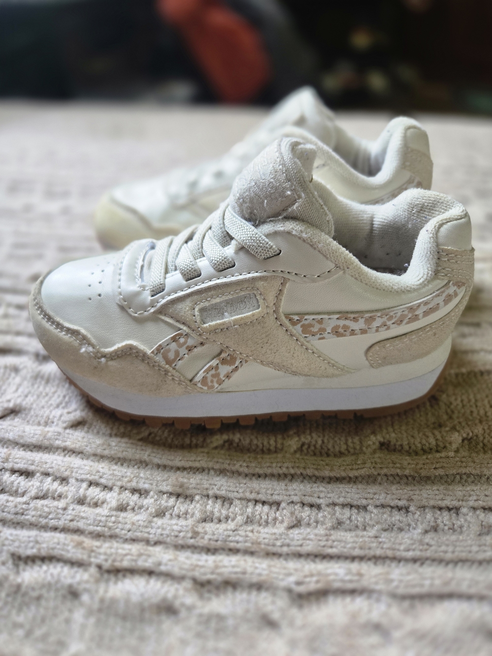 Reebok Casual White Sneakers with Leopard Insole Little Kids 8
